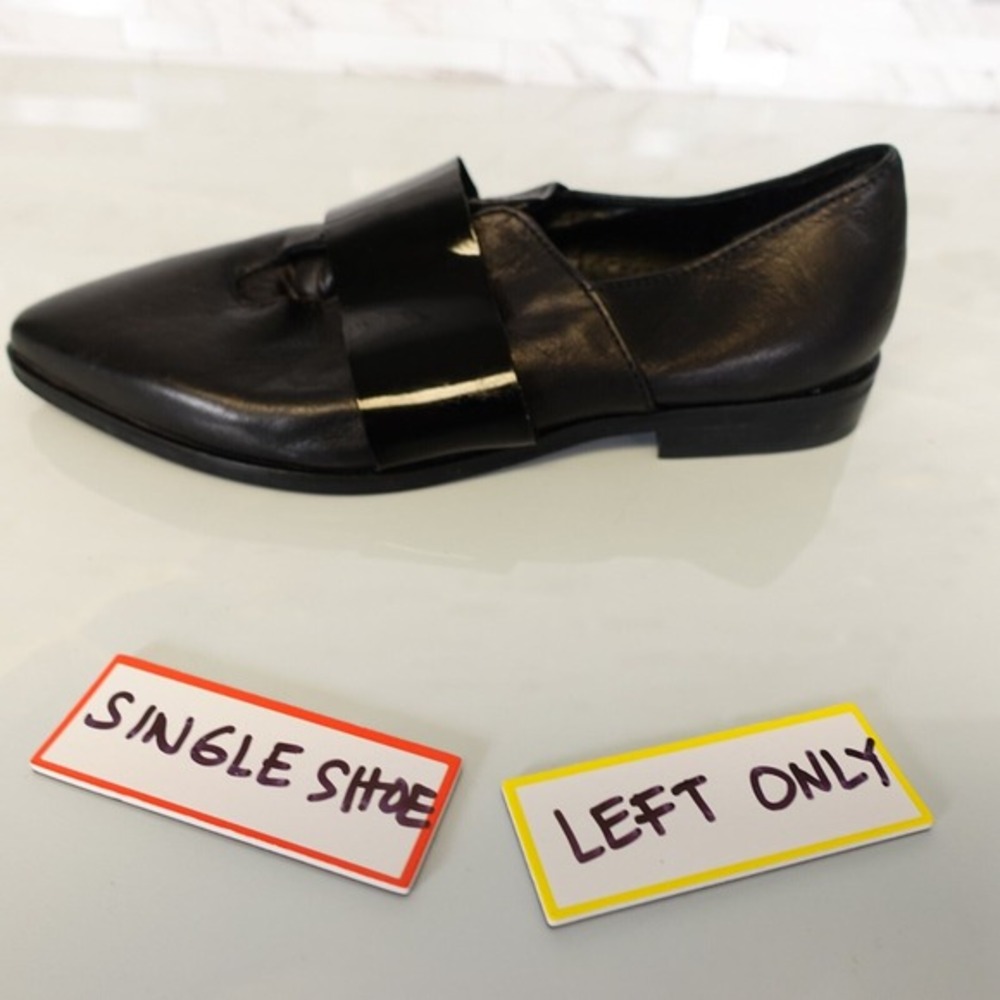 Barneys New York Womens Italian Loafers 36 6 Black SINGLE SHOE Left Only Amputee